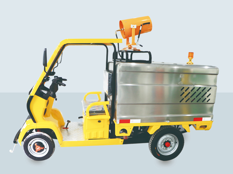 四轮高压清洗车（带雾炮）