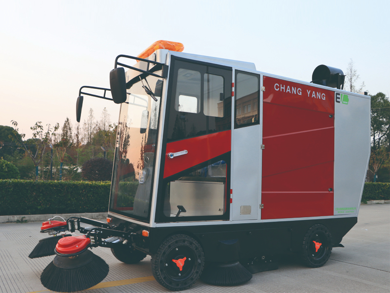 四轮驾驶式扫地车