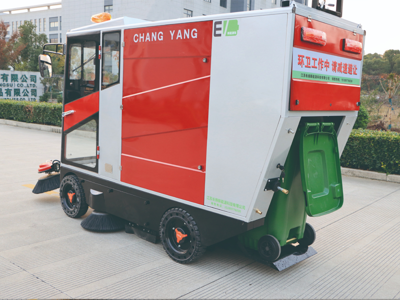 四轮驾驶式扫地车